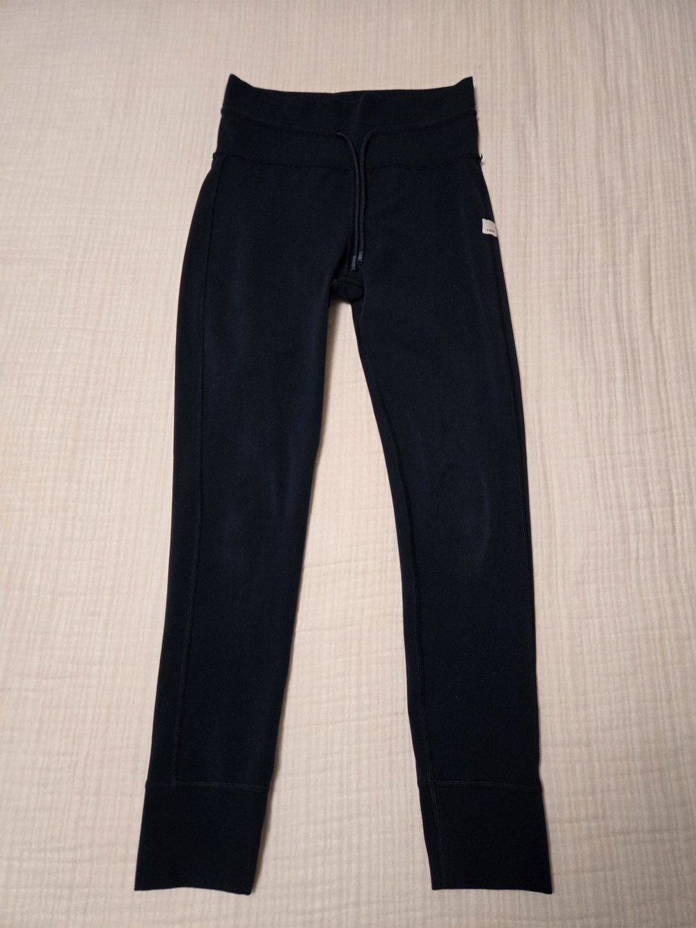Vuori Women's Navy Joggers with Drawstring Waist